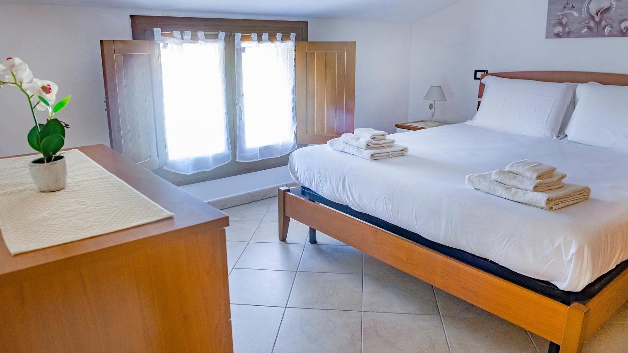 Casa Vacanze Ammentos Olmedo Luaran gambar