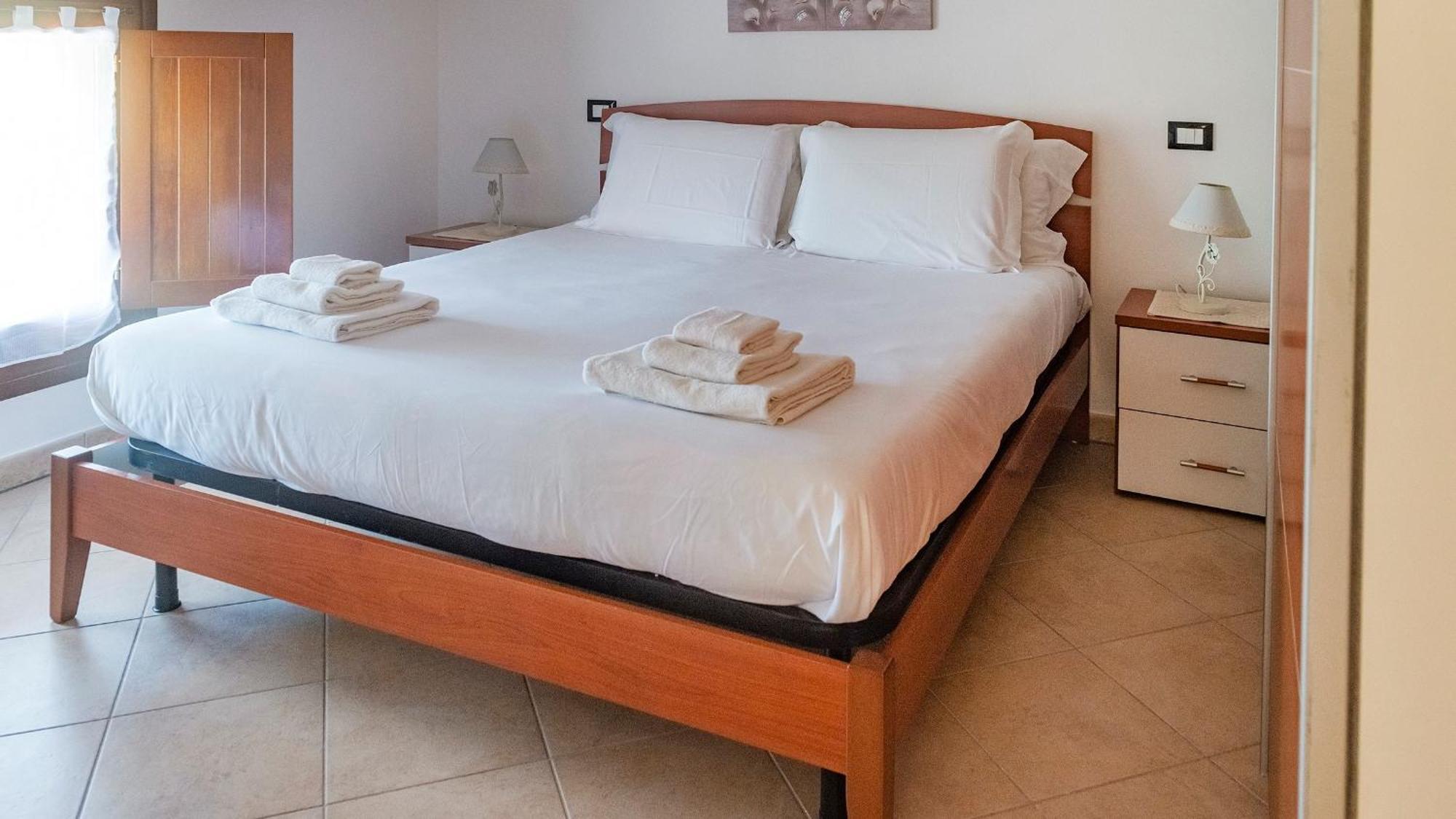 Casa Vacanze Ammentos Olmedo Luaran gambar